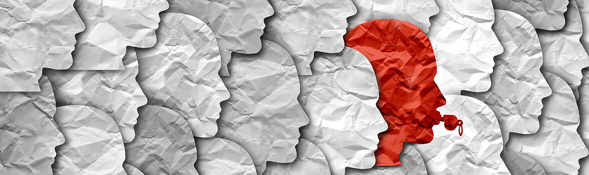 Grafika z konturami gł&oacute;w z papieru.