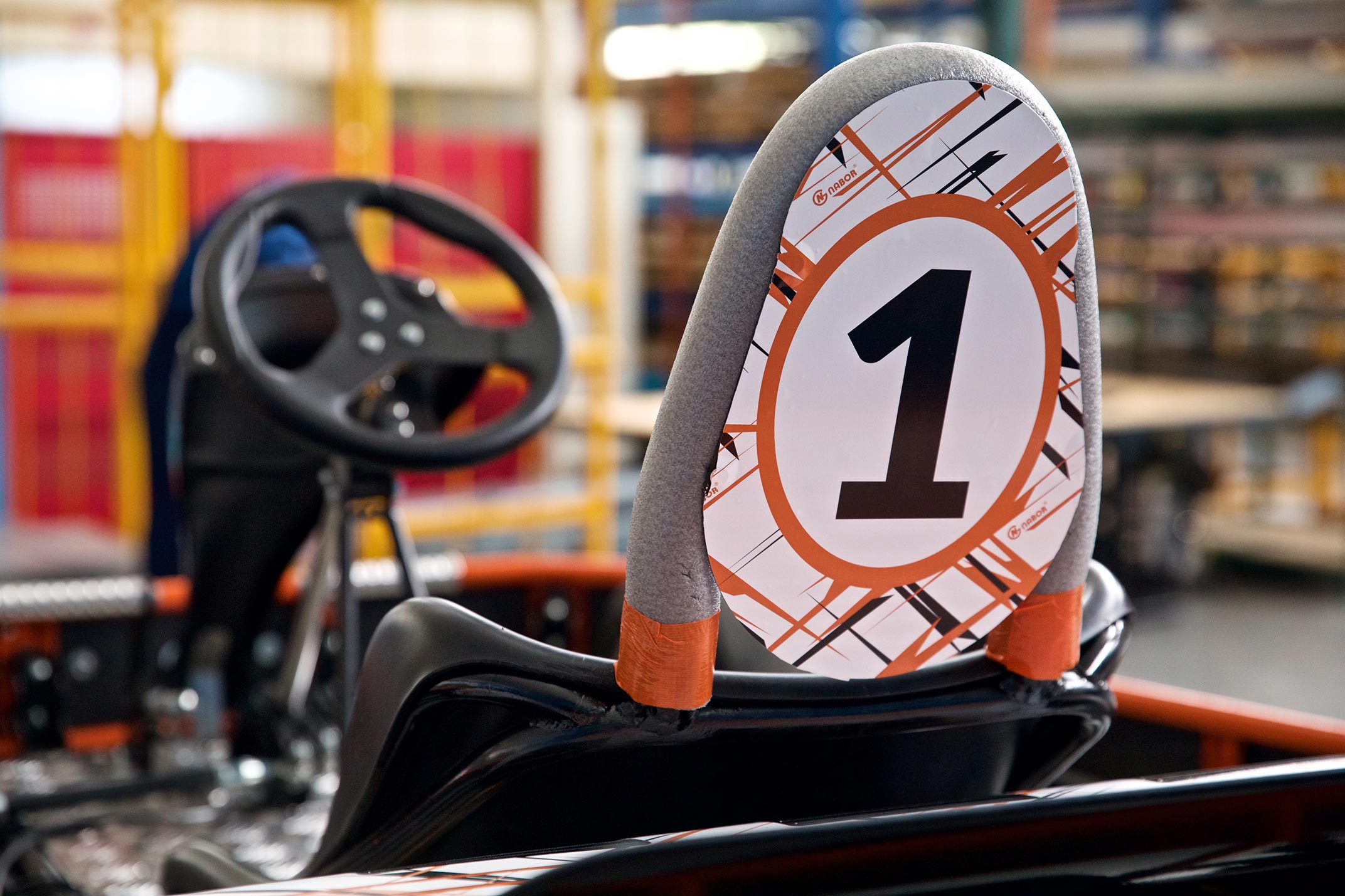 Zbliżenie na tył gokartu