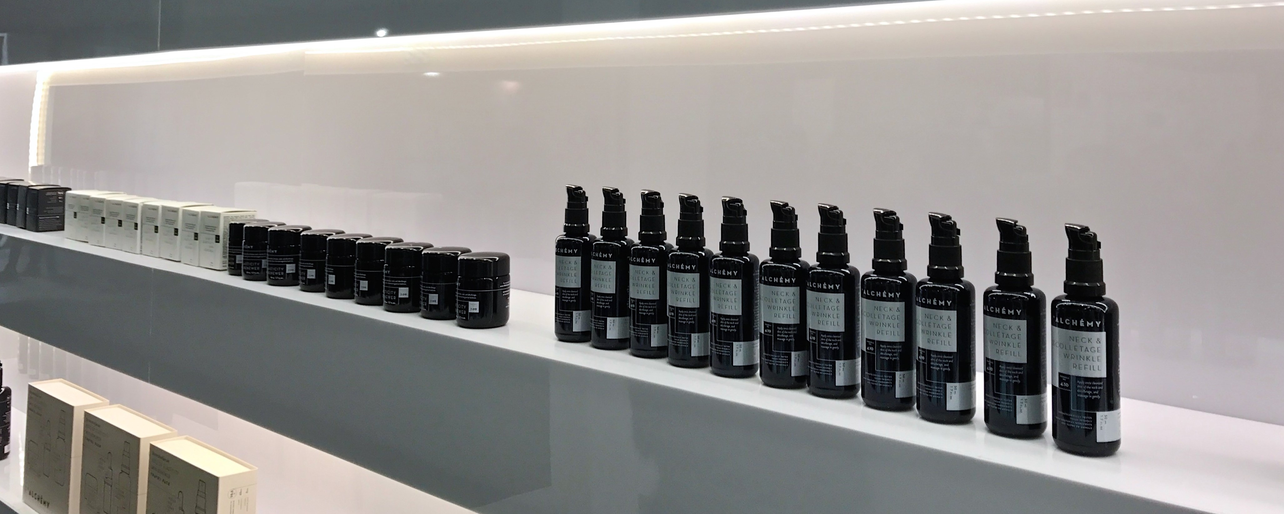 Kosmetyki na p&oacute;łkach