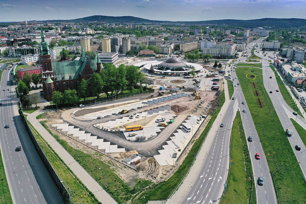 Zlotu ptaka widocznemiasto Kielce wraz z dworcem autobusowym