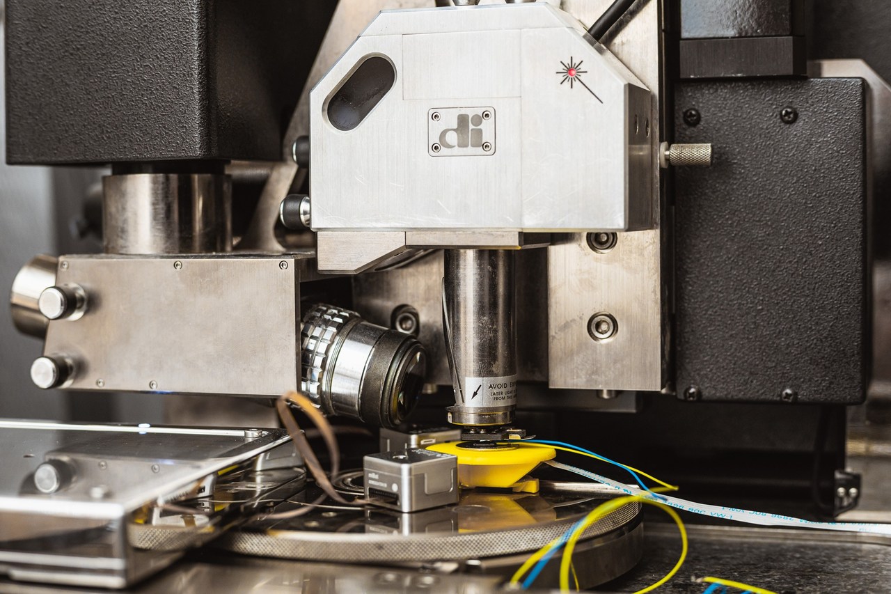 Maszyna w hali produkcyjnej