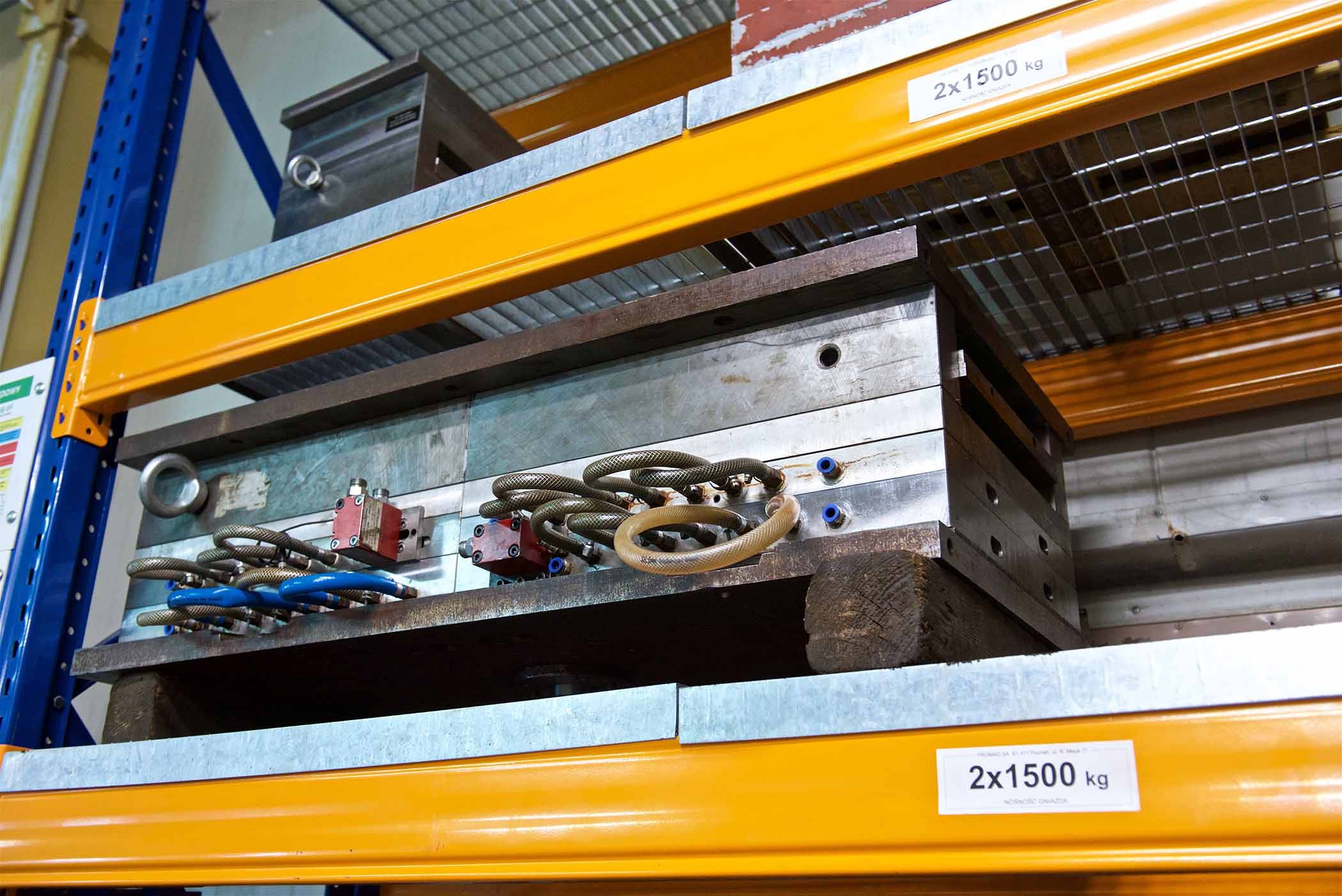 Część urządzenia, służącego do produkcji desek sedesowych